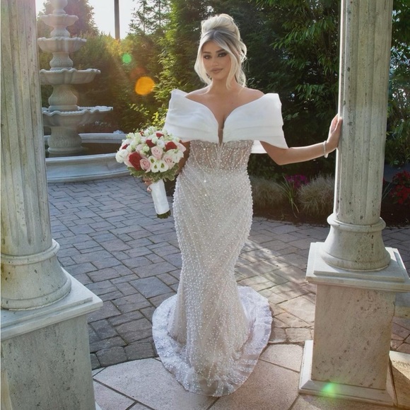 Great condition. This was custom made but i’m usually a size 8/10. - Picture 1 of 4